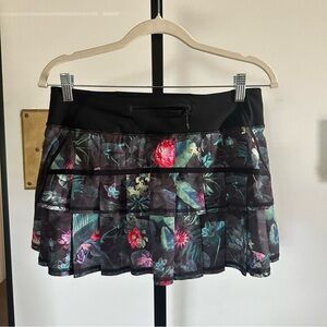 Lululemon Floral Black Skirt size 6 Regular